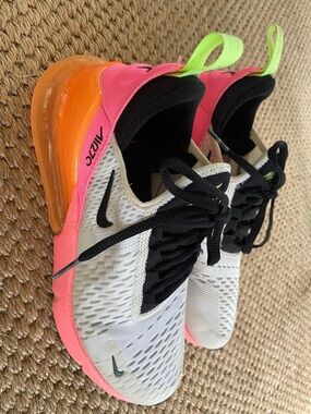 Nike Air Max 270 Women’s Size 8
